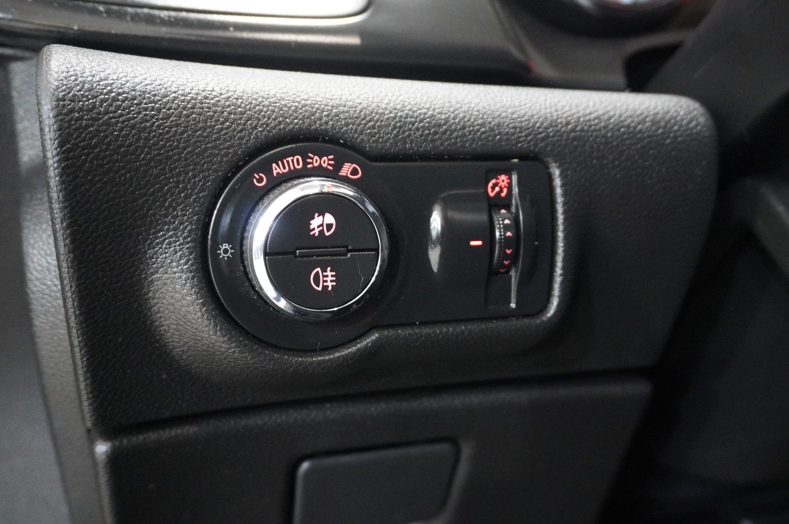 Fahrzeugabbildung Opel Cascada 2.0D INNOVATION BI-XENON/SHZ/SPORT/LEDER