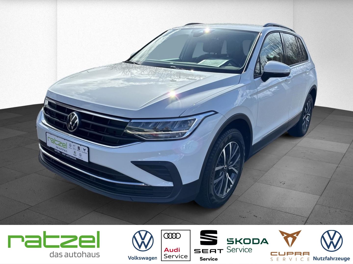 Fahrzeugabbildung Volkswagen Tiguan Life 2.0 TDI DSG AHK-klappbar Navi LED AC