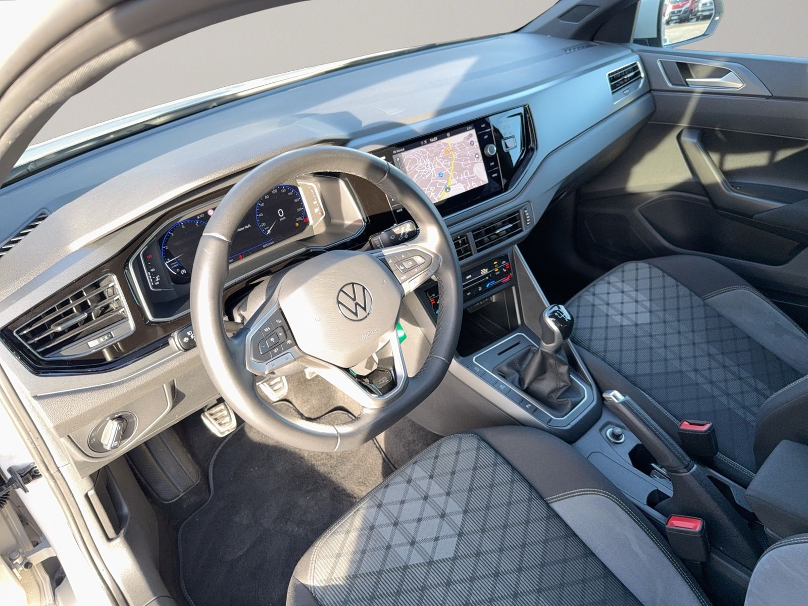 Polo R-Line 1.0 TSI, IQ-Drive, Navi, Sportfahrwe