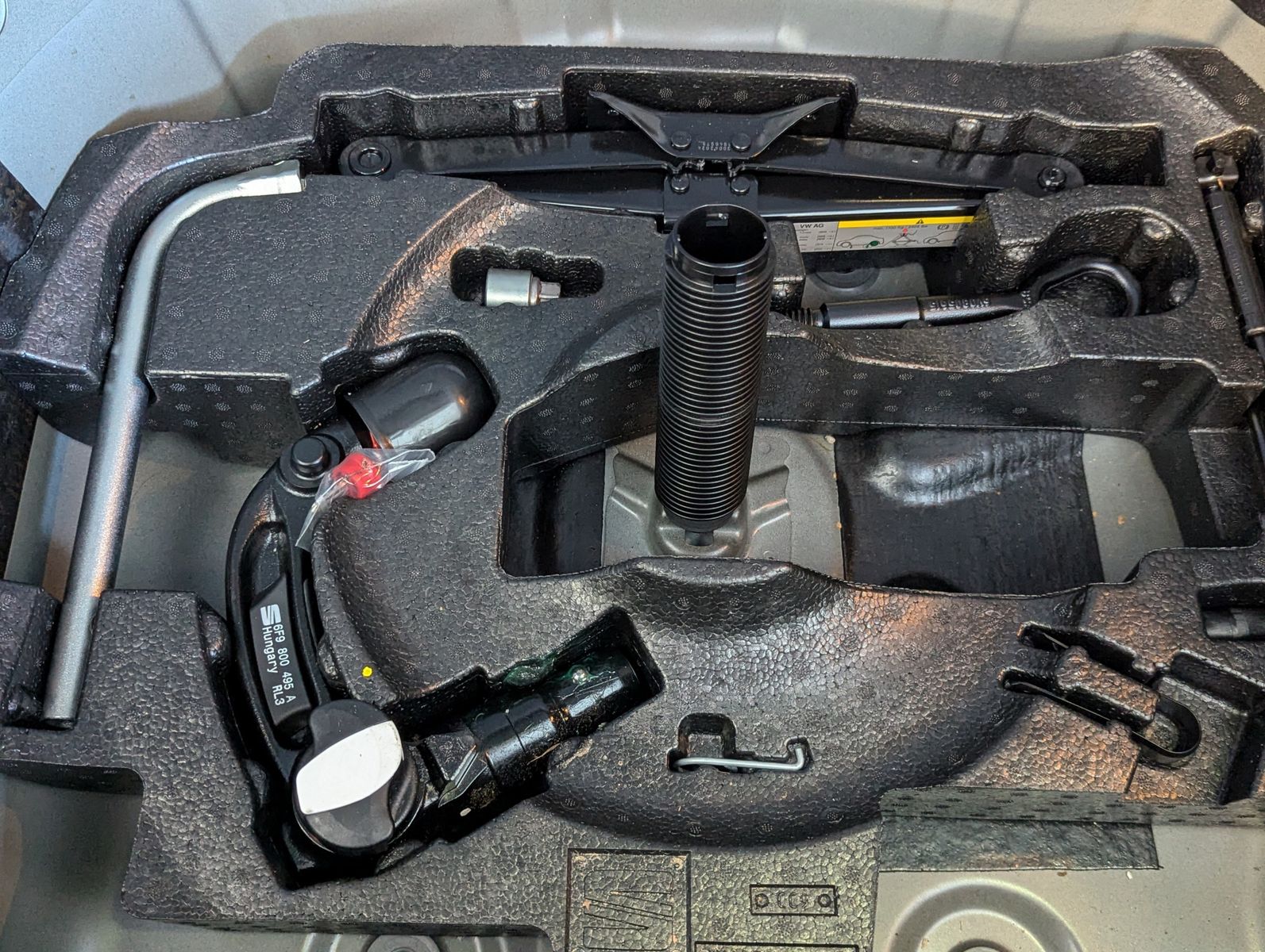 Fahrzeugabbildung SEAT Arona 1.5 TSI DSG FR LED ACC Cam Dinamica AHK 18
