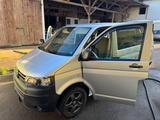 Volkswagen T5 Transporter 4Motion AHK Allrad Camper - silberne Volkswagen T5 Transporter