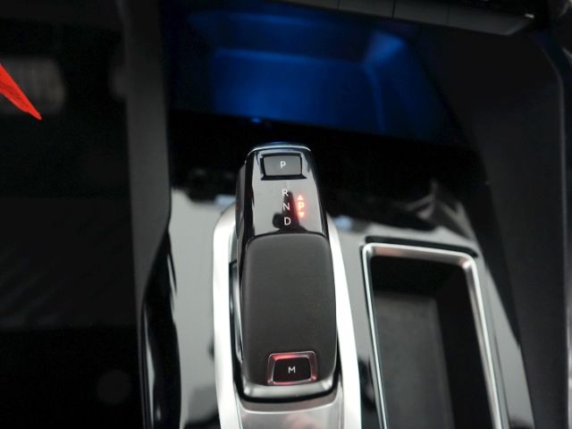 3008 ACTIVE AT+NAVI+SITZHEIZUNG+PARKPILOT HI+LED