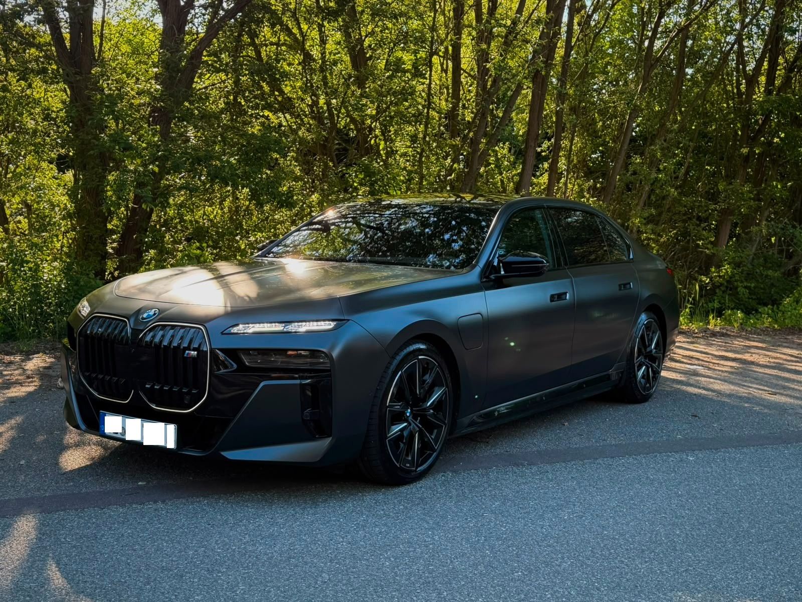 BMW M760e xDrive* Swarovski* Vollausstattung*TV