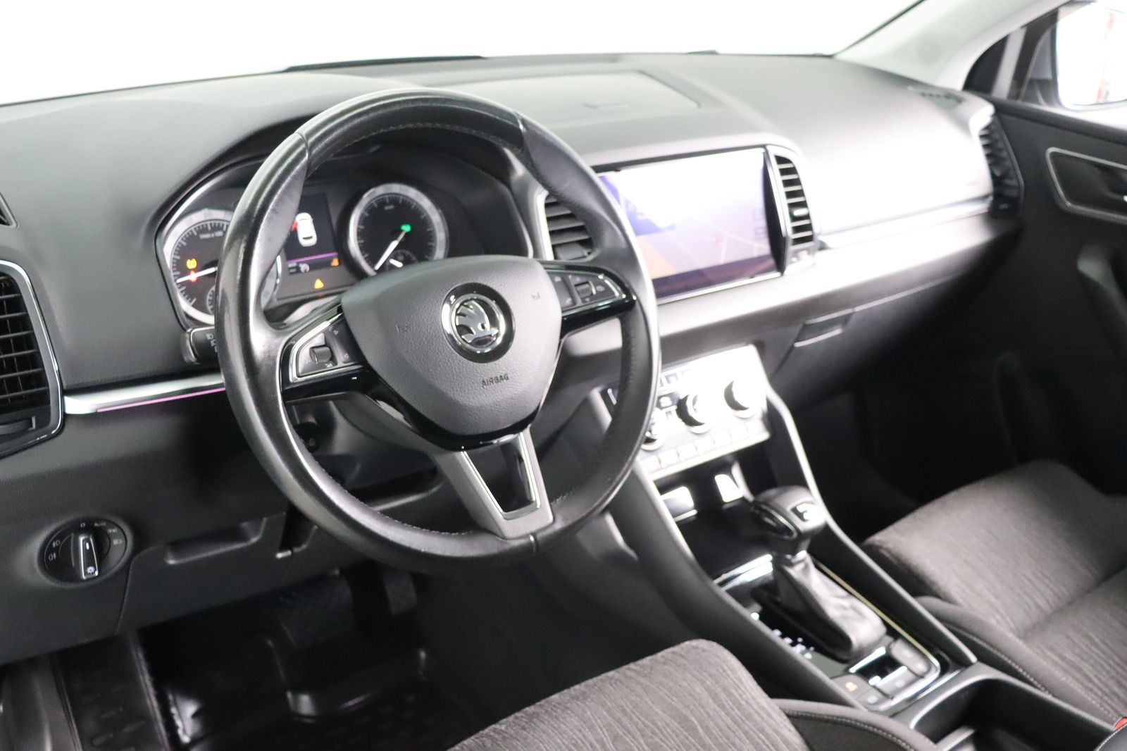 Fahrzeugabbildung SKODA Karoq 4x4 Memory * Navi * DSG * LED * AHK