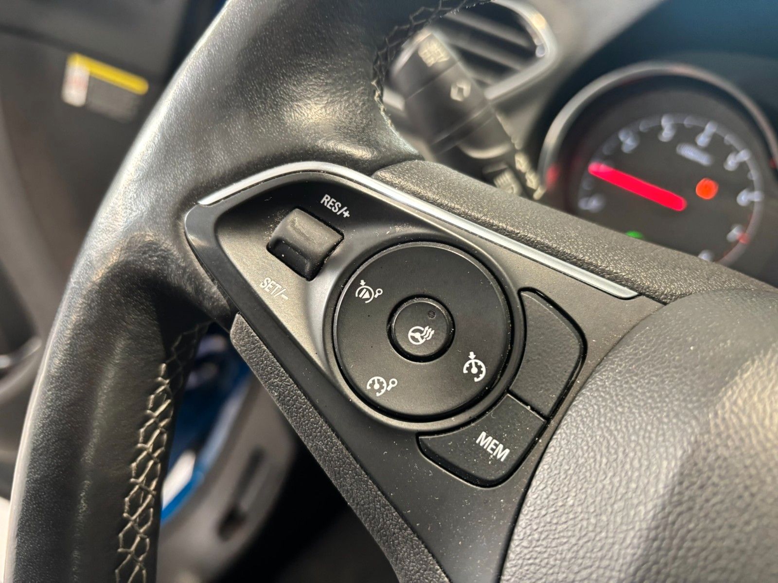 Fahrzeugabbildung Opel Grandland (X) 1.2 INNOV. AHK/NAVI/SHZ/KAMERA/AFL