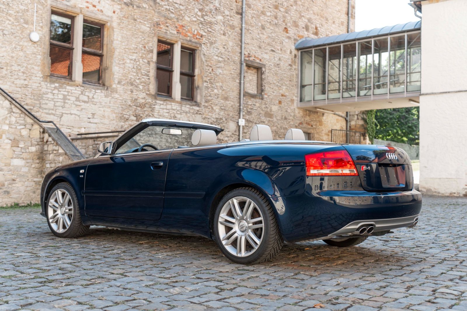 Fahrzeugabbildung Audi S4 Cabriolet 4.2 quattro TEMPOMAT M+S LEDER