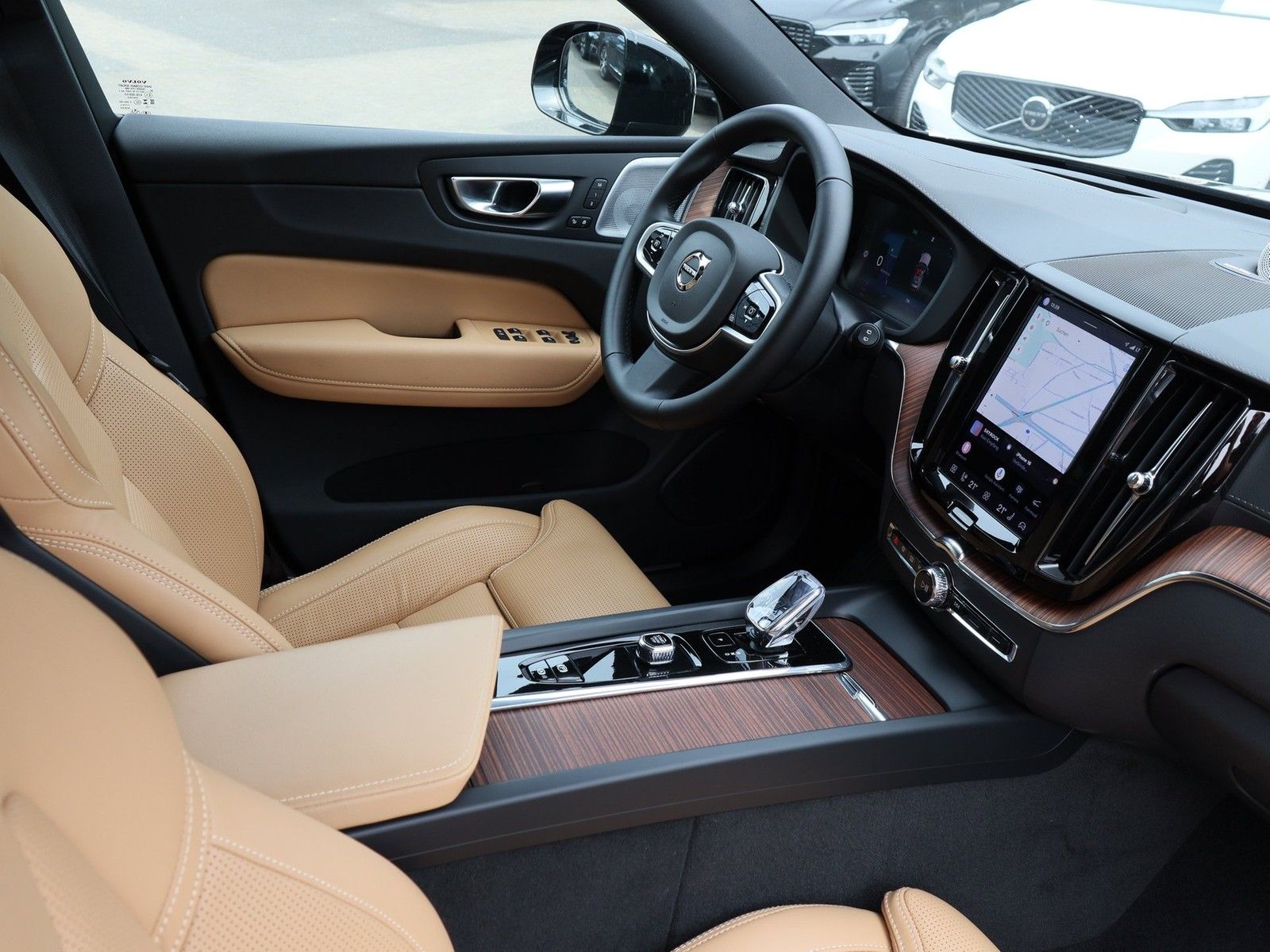 Volvo XC60 B5 Ultra Dark AWD NP:83.810,-//AHK/MASSAGE/ imagem 3
