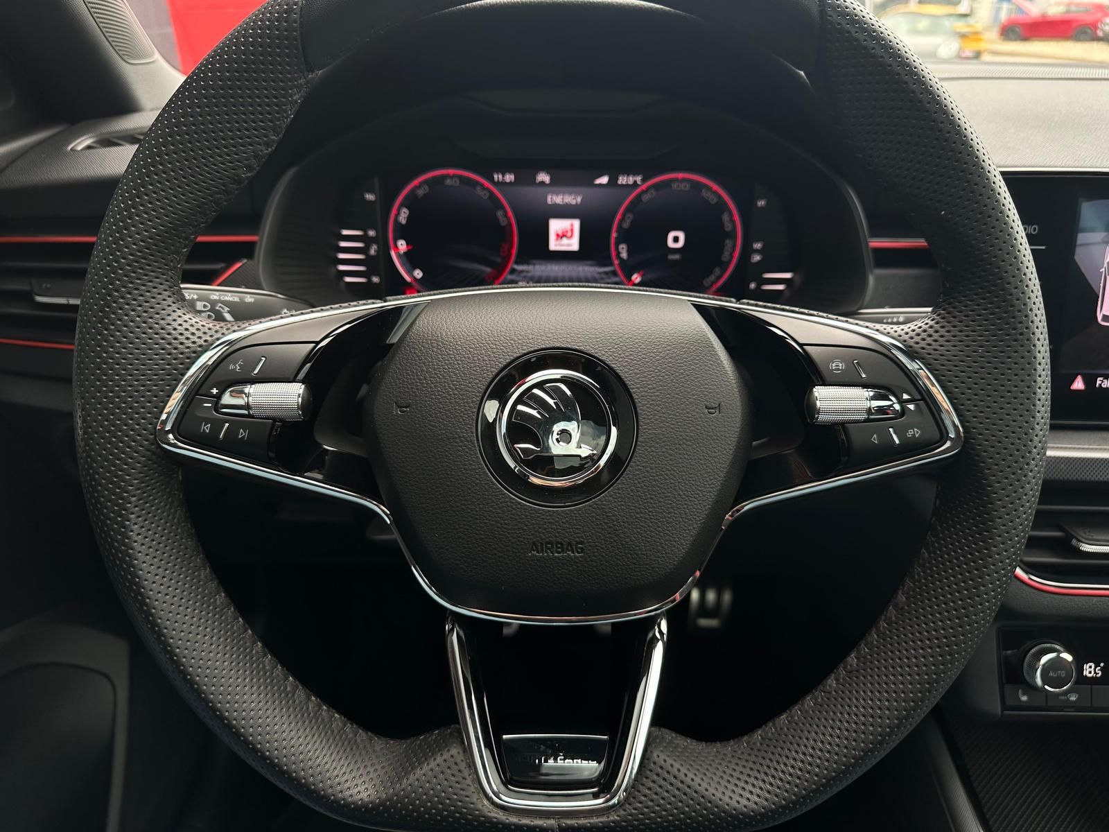 SKODA Scala 1.5TSI MONTE CARLO LED#AHK#PANO#TEMPO#SHZ - Image 11