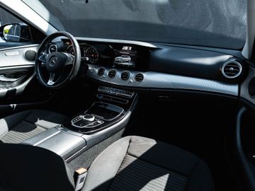Mercedes E 220 - 11