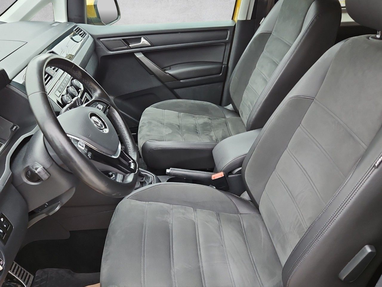 Fahrzeugabbildung Volkswagen Caddy PKW Highline Navi ACC Xenon