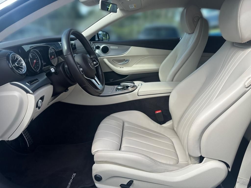 Fahrzeugabbildung Mercedes-Benz E 450 Coupé 4M 2xKlima 360 AUT DynLicht Kam. LED