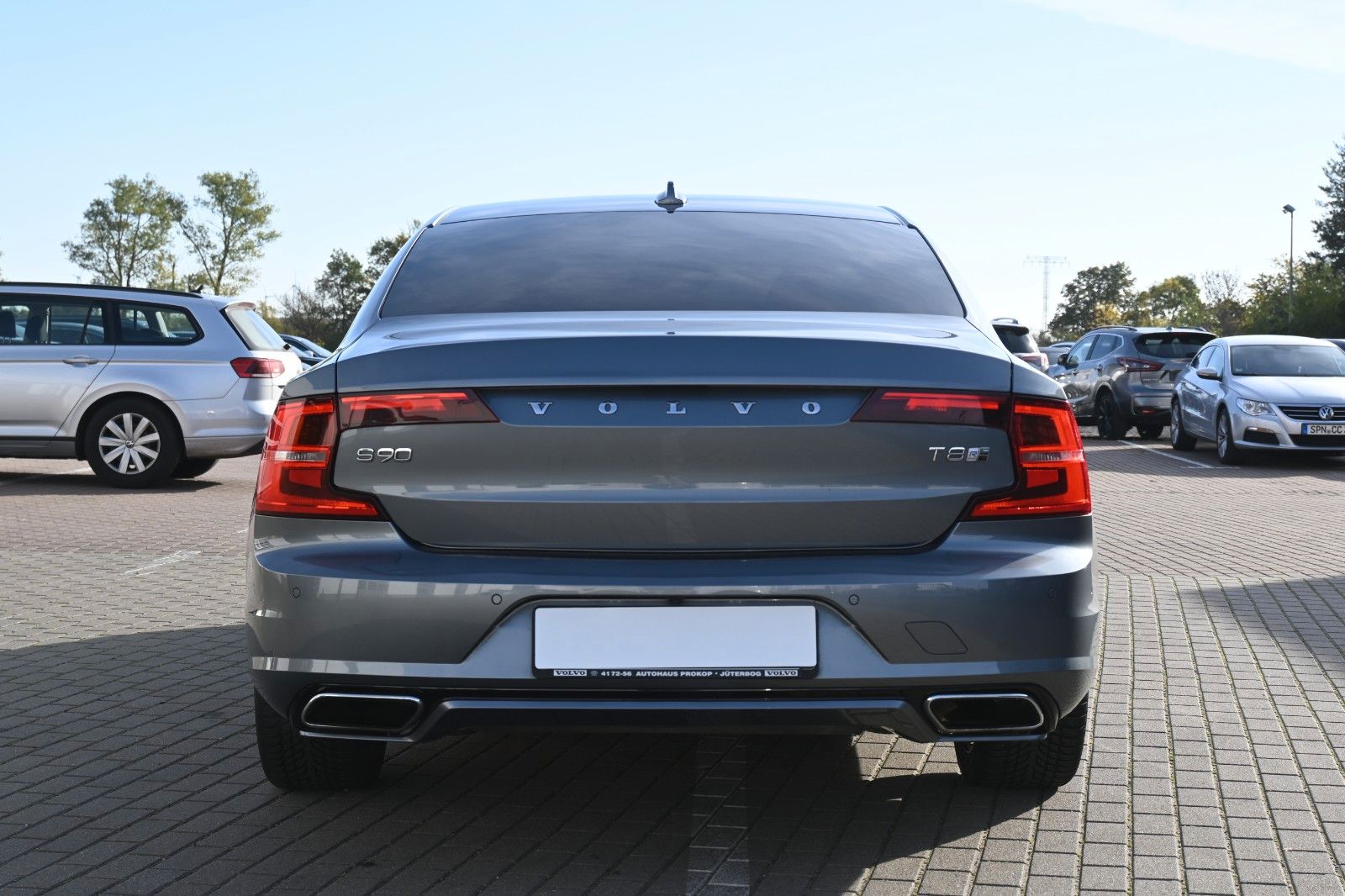 Fahrzeugabbildung Volvo S90 Lim.R-Design Plug-In Hyb. AWD*B&W*LUFT*MASS*