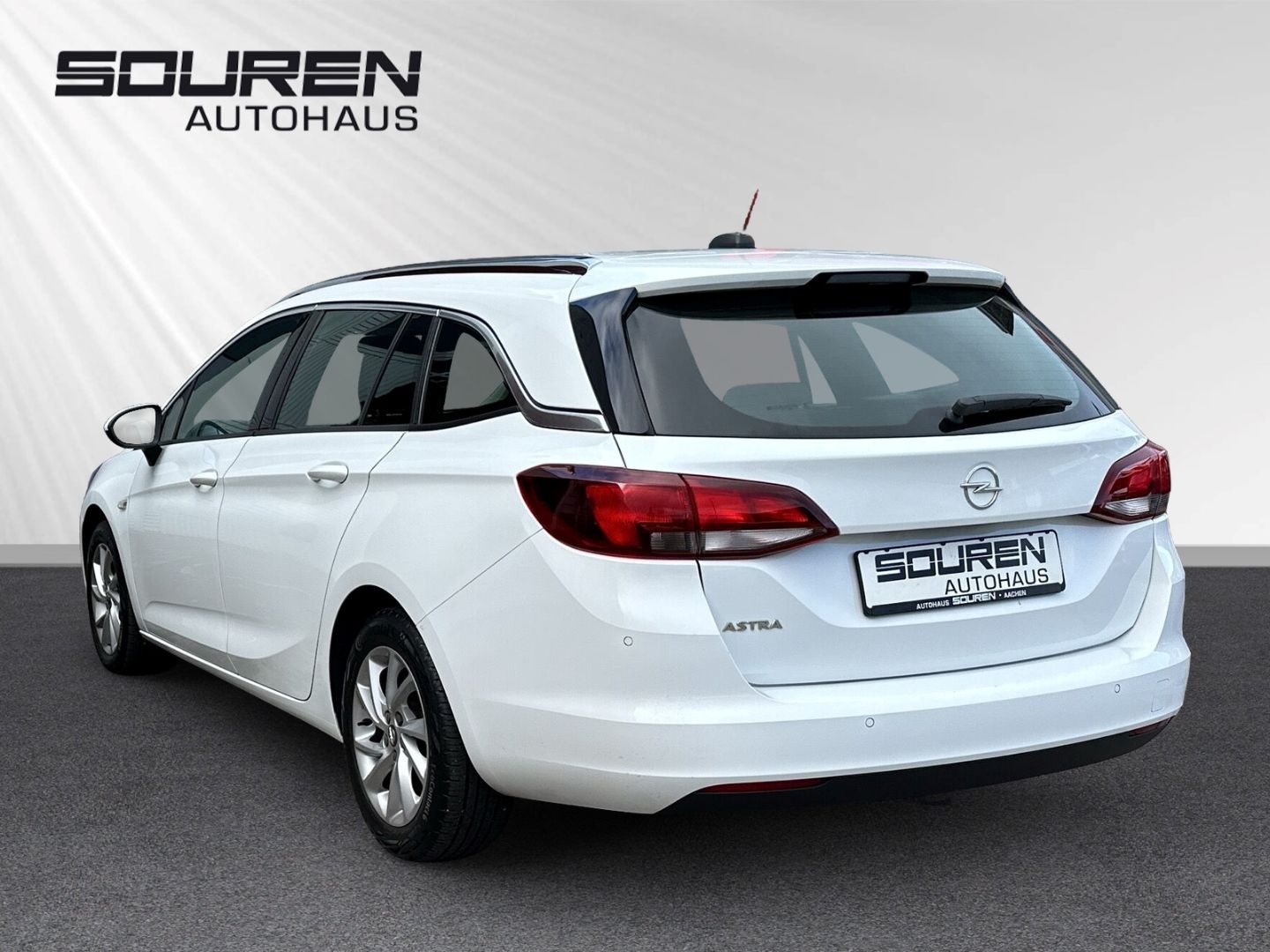 Fahrzeugabbildung Opel Astra Sports Tourer 1.2 KLIMA+ NAVI + PARKSENSOR