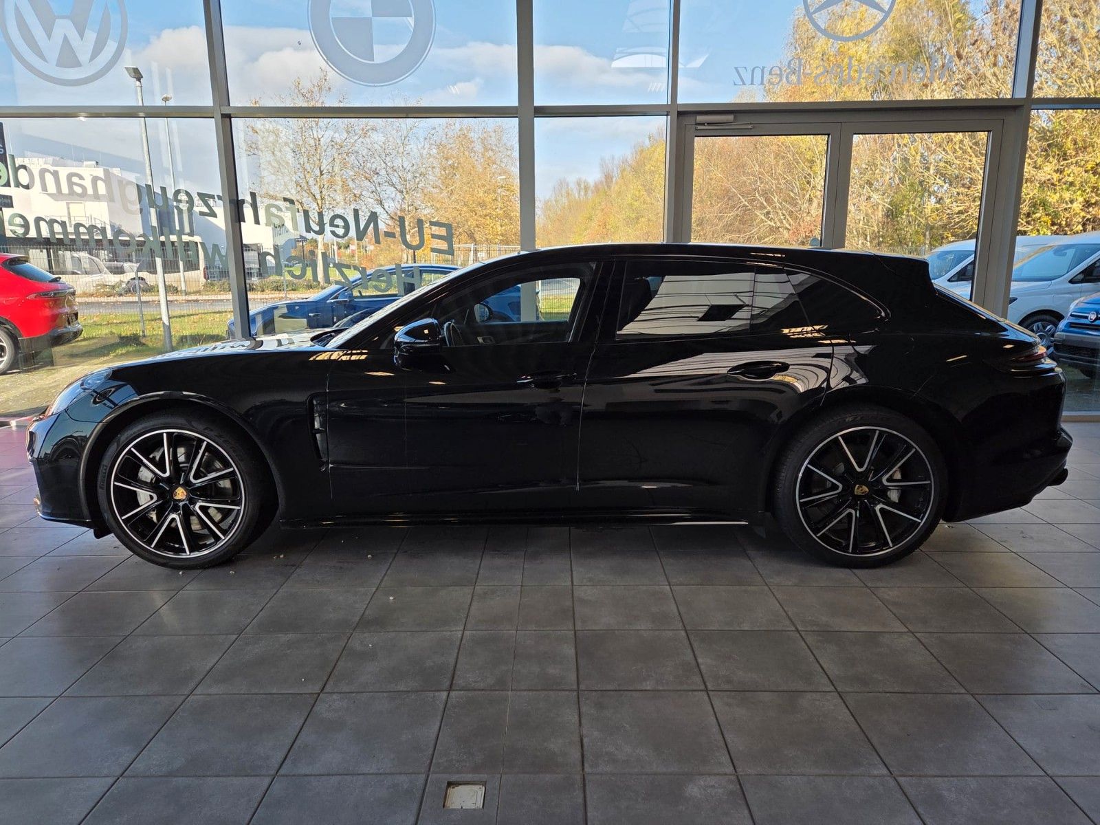 Fahrzeugabbildung Porsche Panamera Sport Turismo 4 E-Hybrid Platinum Editi