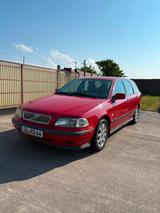 Volvo V40 2.0T - - rote Volvo V40