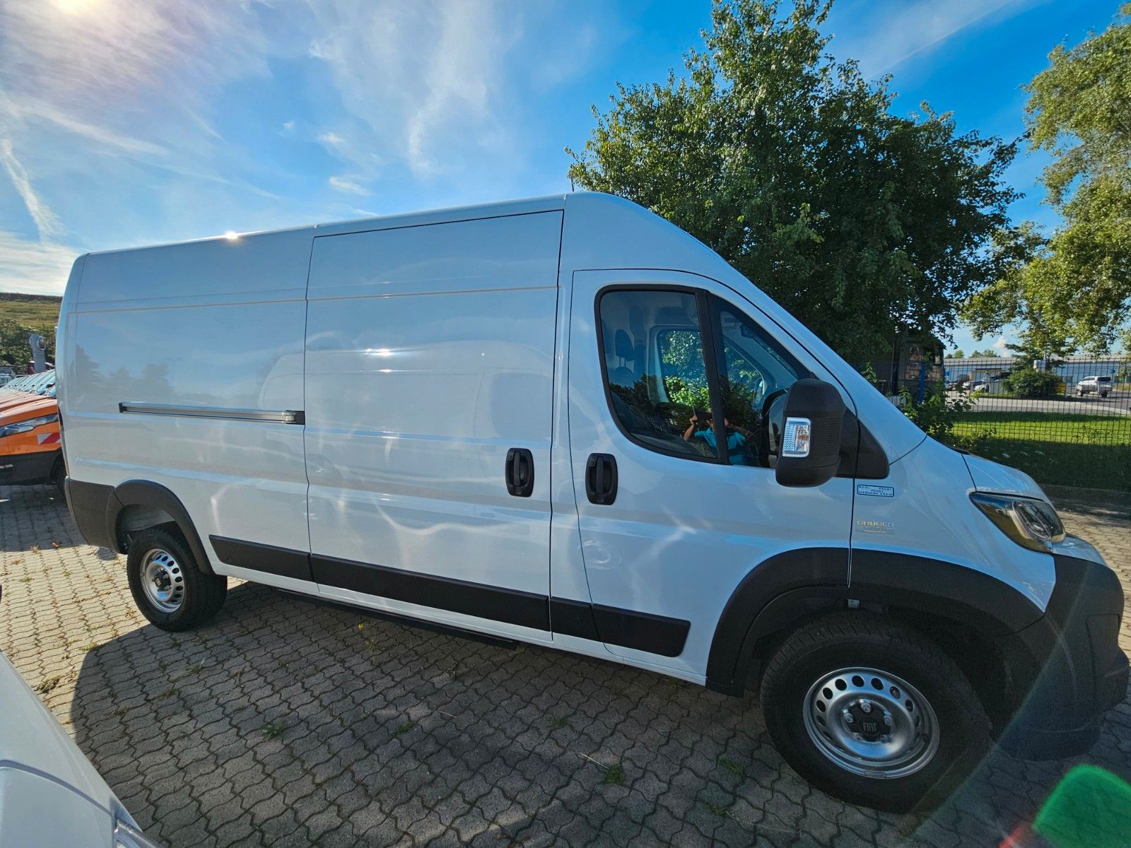 Fahrzeugabbildung Fiat E- Ducato H2 Kastenwagen 42 L3H2 200kW Hochdach
