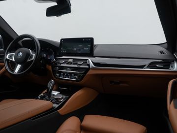 Fahrzeugabbildung BMW 520d xD Tour M Sport HI-FI M Sportfahrwerk