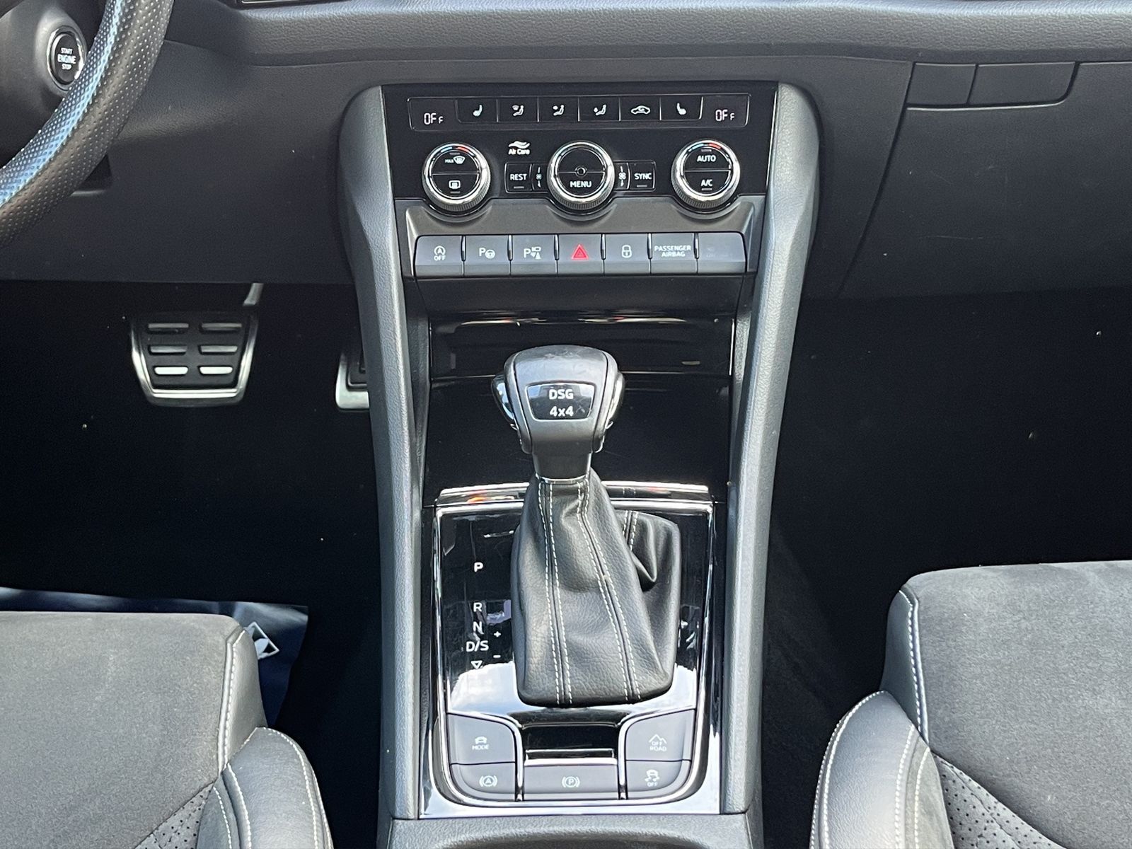 Fahrzeugabbildung SKODA Kodiaq Sportline 4x4*SHZ*LHZ*NAVI*AHK*ACC**