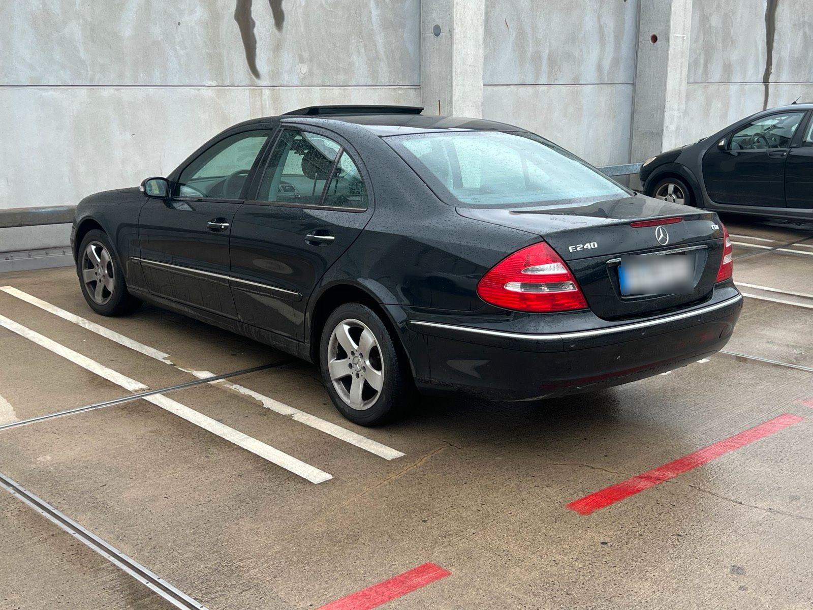 Mercedes-Benz E 240