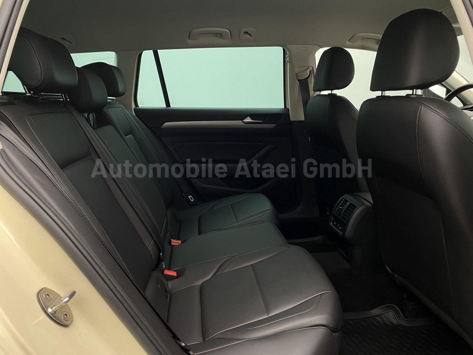 Fahrzeugabbildung Volkswagen Passat Variant TDI DSG *TAXI* TAXAMETER+TOP 3227