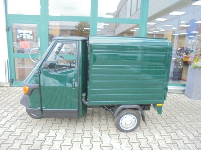 Fahrzeugabbildung Piaggio Ape 50 Kasten grün Unterbodenschutz Chrom-Spiege