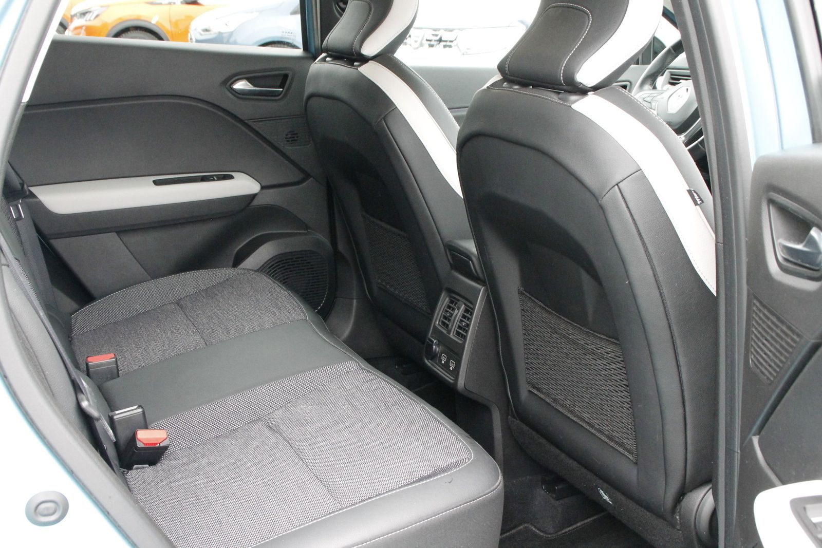 Fahrzeugabbildung Renault Captur EDITION ONE E-TECH PLUG-IN 160