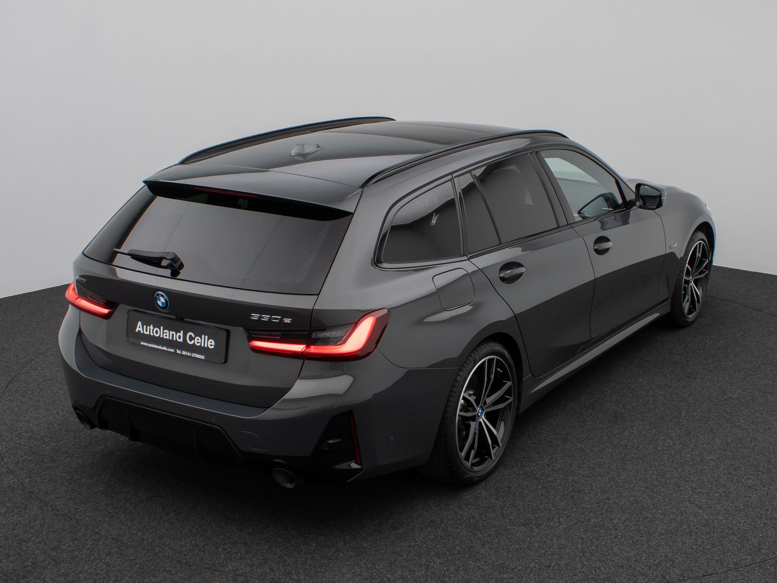 Fahrzeugabbildung BMW 330e xD M Sport Panorama Kamera HUD H/K AHK 19"