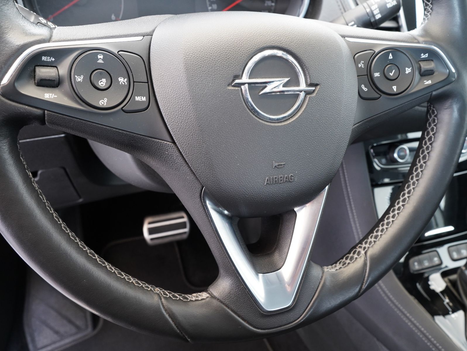 Fahrzeugabbildung Opel Grandland (X) Business Innovation