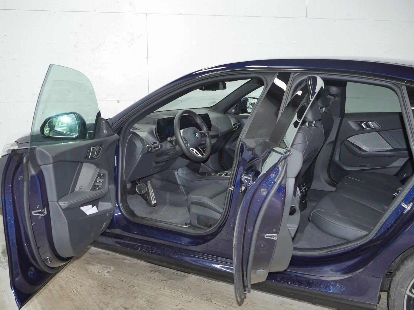 Fahrzeugabbildung BMW 223 xDrive |Head-Up Display | M Sportpaket |19"