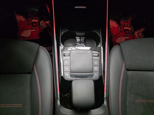 MERCEDES-BENZ GLA 200 — Foto 24