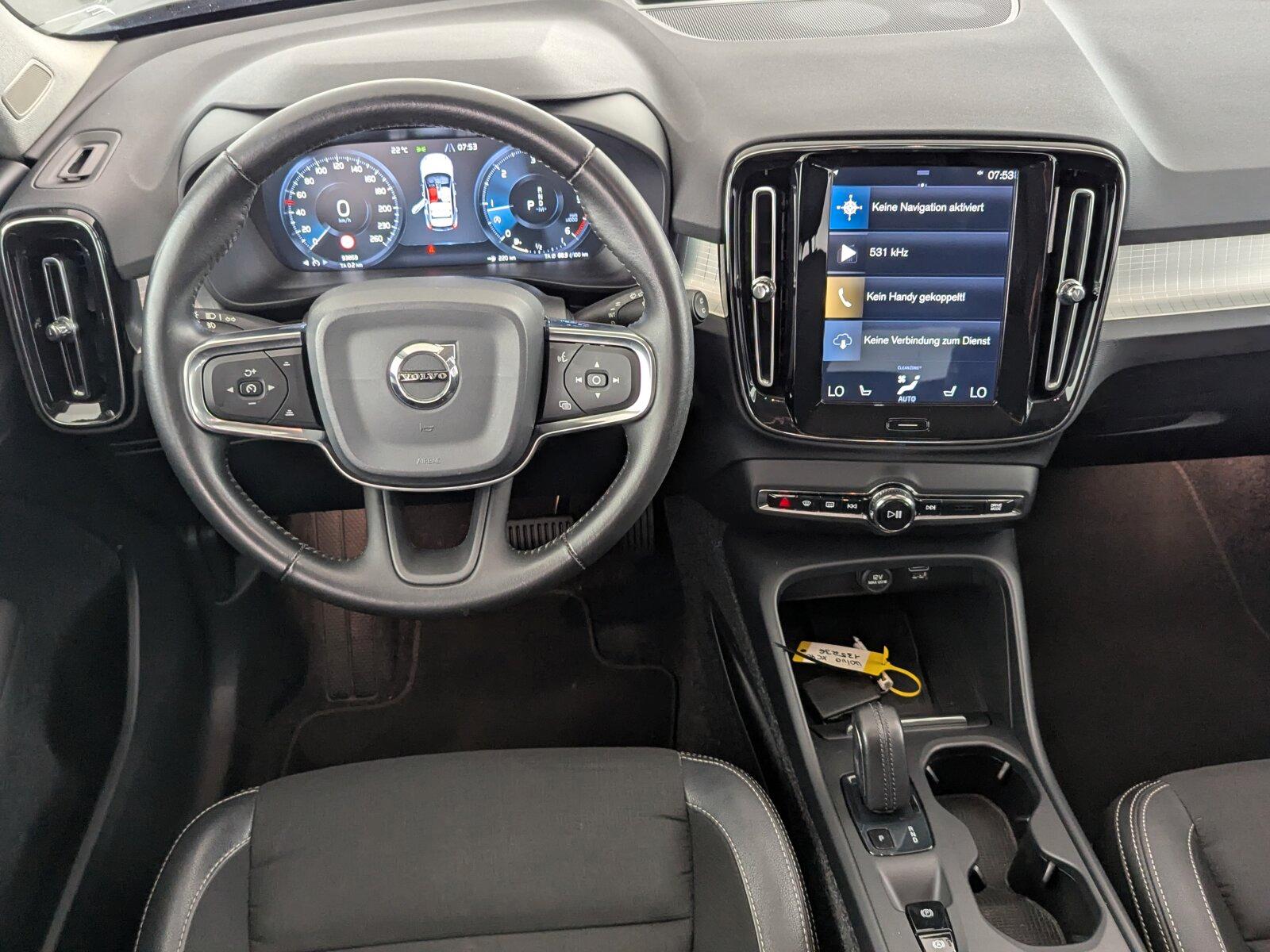 Volvo XC 40 D4 AWD Momentum LED+STDHZG+ACC+CARPLAY+