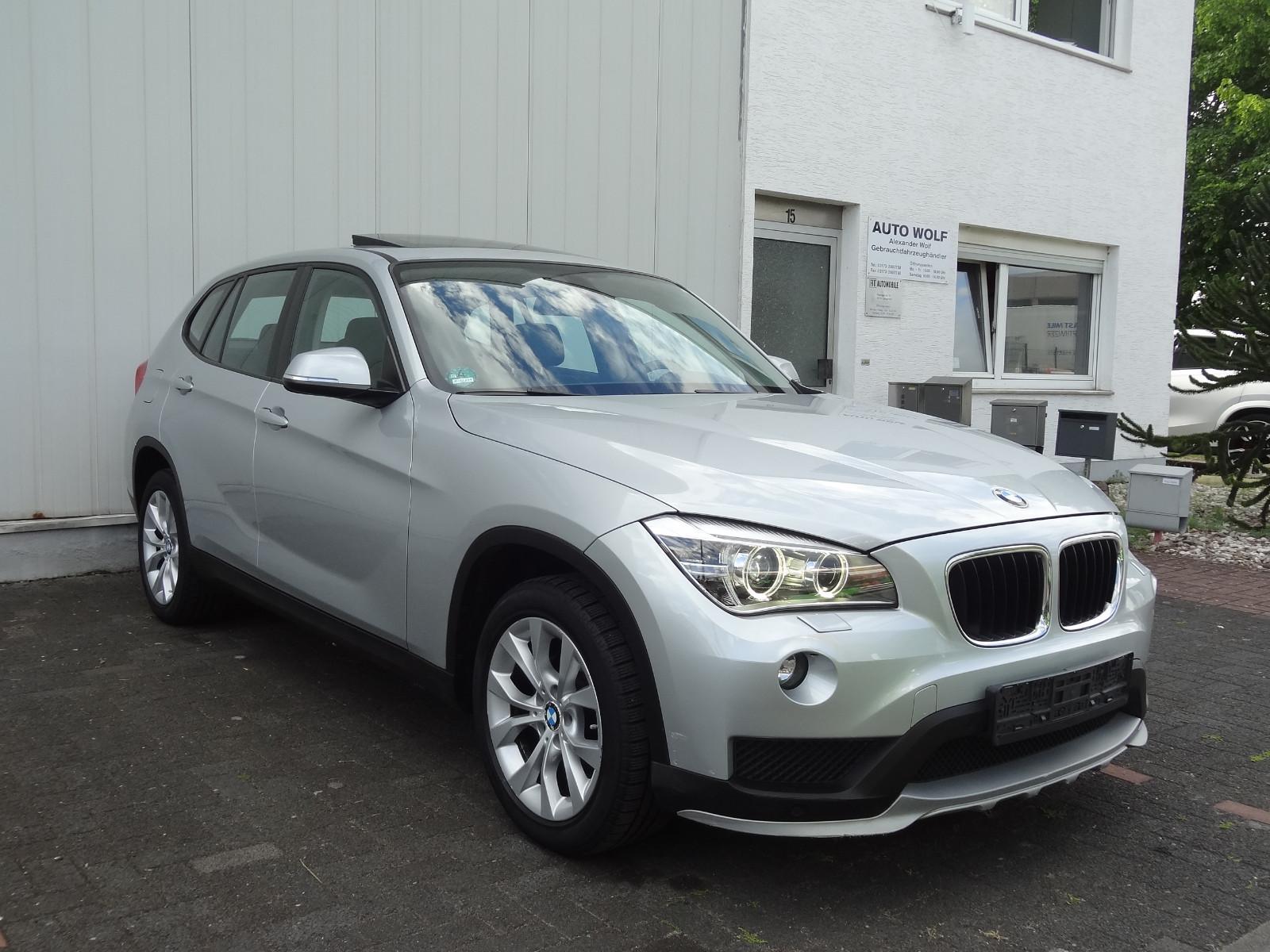 BMW X1 20 i sDrive Aut. /Navi/Leder/Xenon/Panorama/