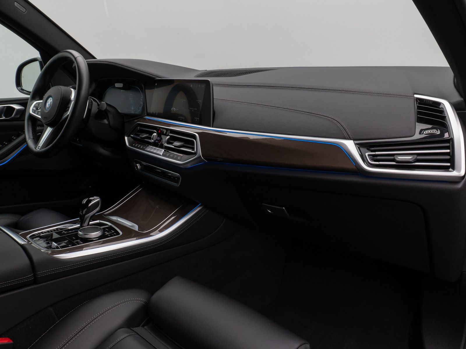 Fahrzeugabbildung BMW X5 xD45e M Sport 360°Laser HUD DAB H/K Komfort