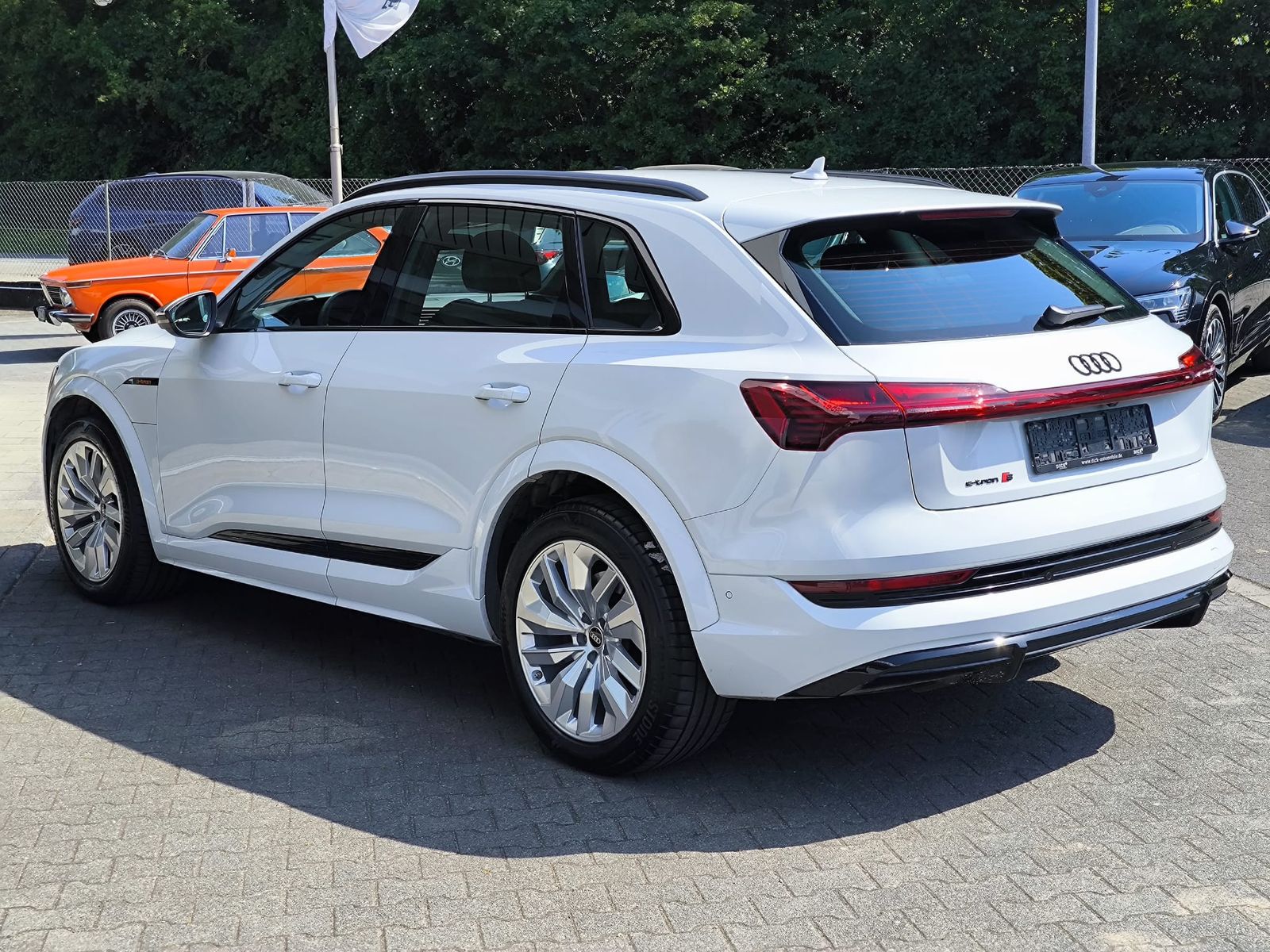 Fahrzeugabbildung Audi e-tron S LINE BLACK EDITION LED+SHZ+KAM+B&O+ACC+