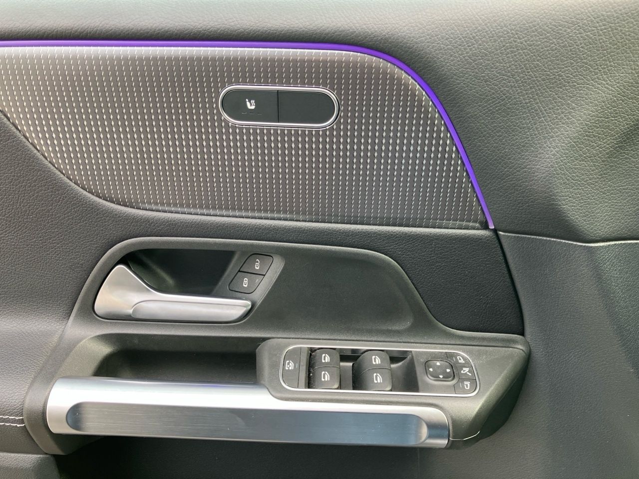 Fahrzeugabbildung Mercedes-Benz GLB 220 d PROGRESSIVE+AHK+NIGHT+MULTIB+360+LHZ++