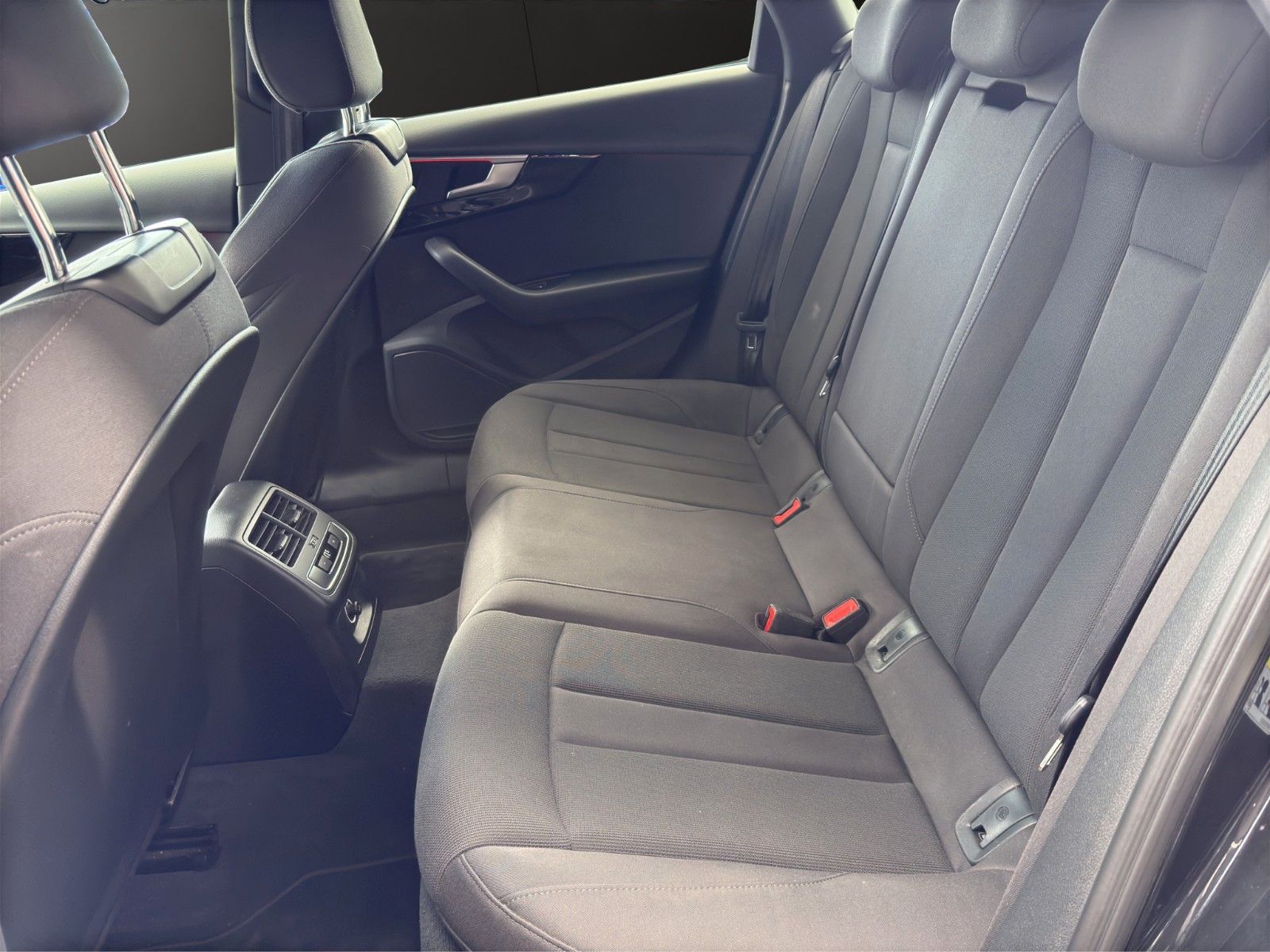 Fahrzeugabbildung Audi A4 Avant 2.0 TFSI*S-line*Virt.Cock*Navi*Ambiente