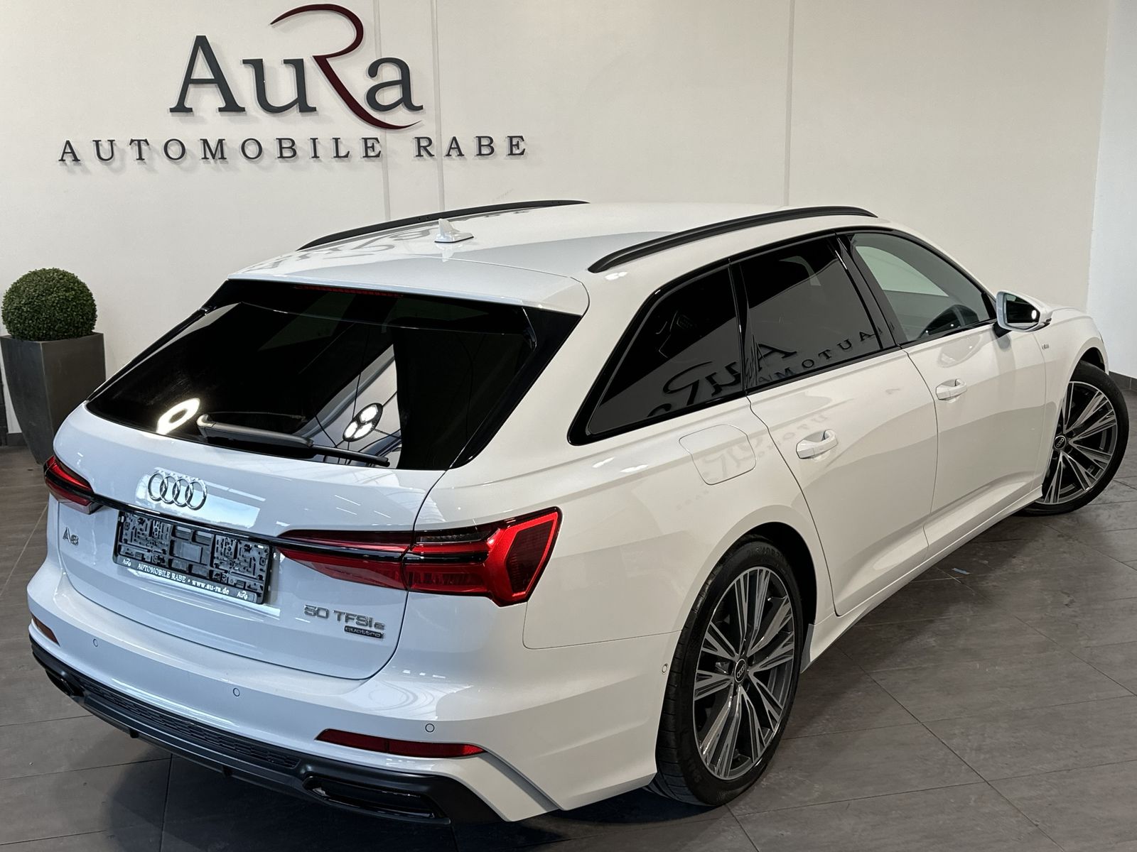 Fahrzeugabbildung Audi A6 Avant 50 TFSI e Qu S-Line NAV+LED+VCOCK+20ZO
