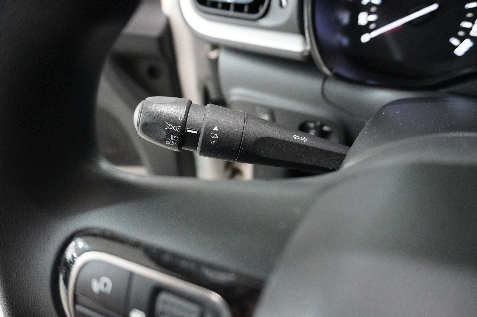 Fahrzeugabbildung Citroën C3 LIM. 1.2 FEEL LED/KLIMA/SHZ/PDC/TEMP./USB