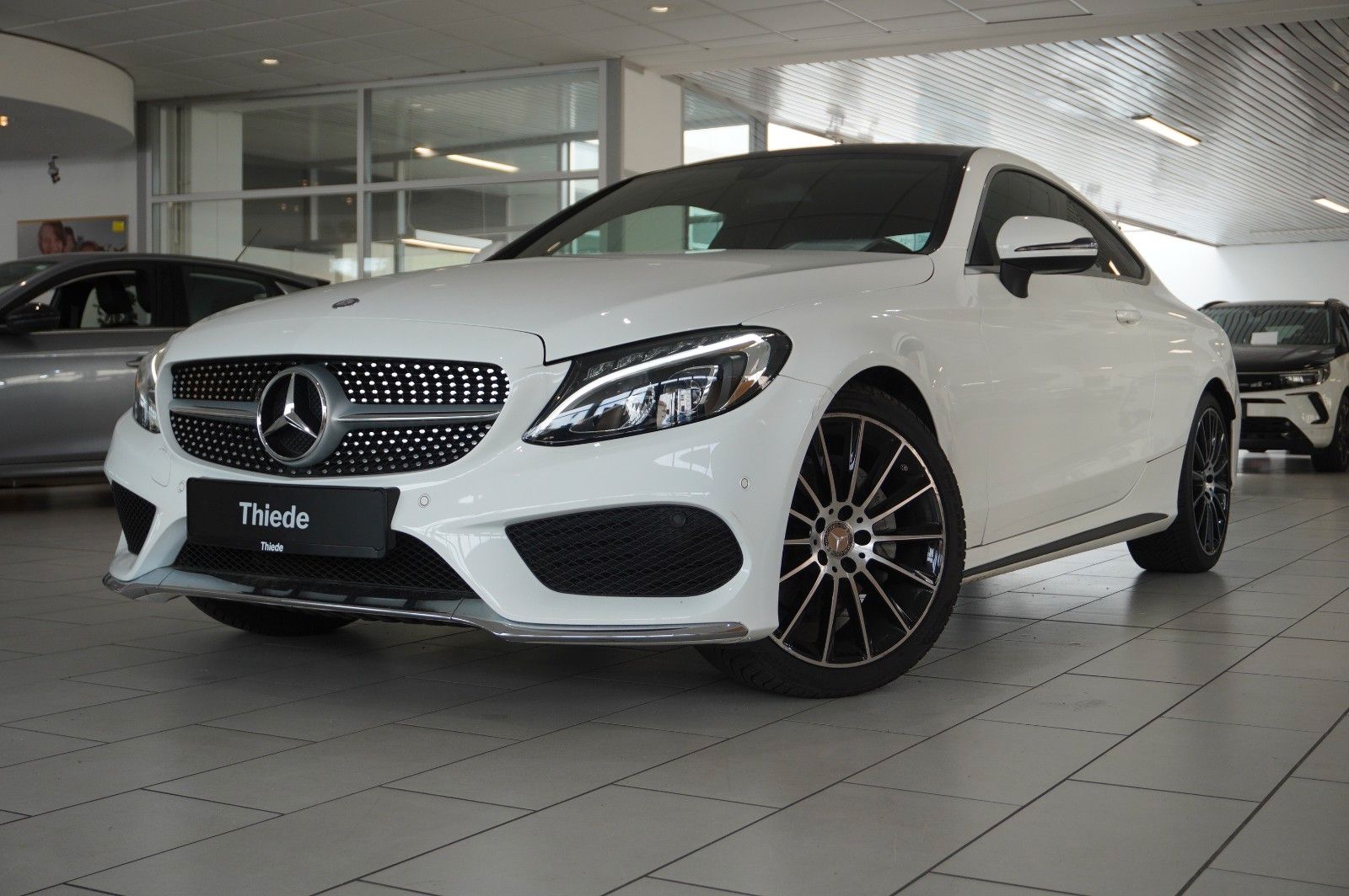Fahrzeugabbildung Mercedes-Benz C 180 COUPE SPORT NAVI/LED/KAMERA/SPORT/SHZ/AMG