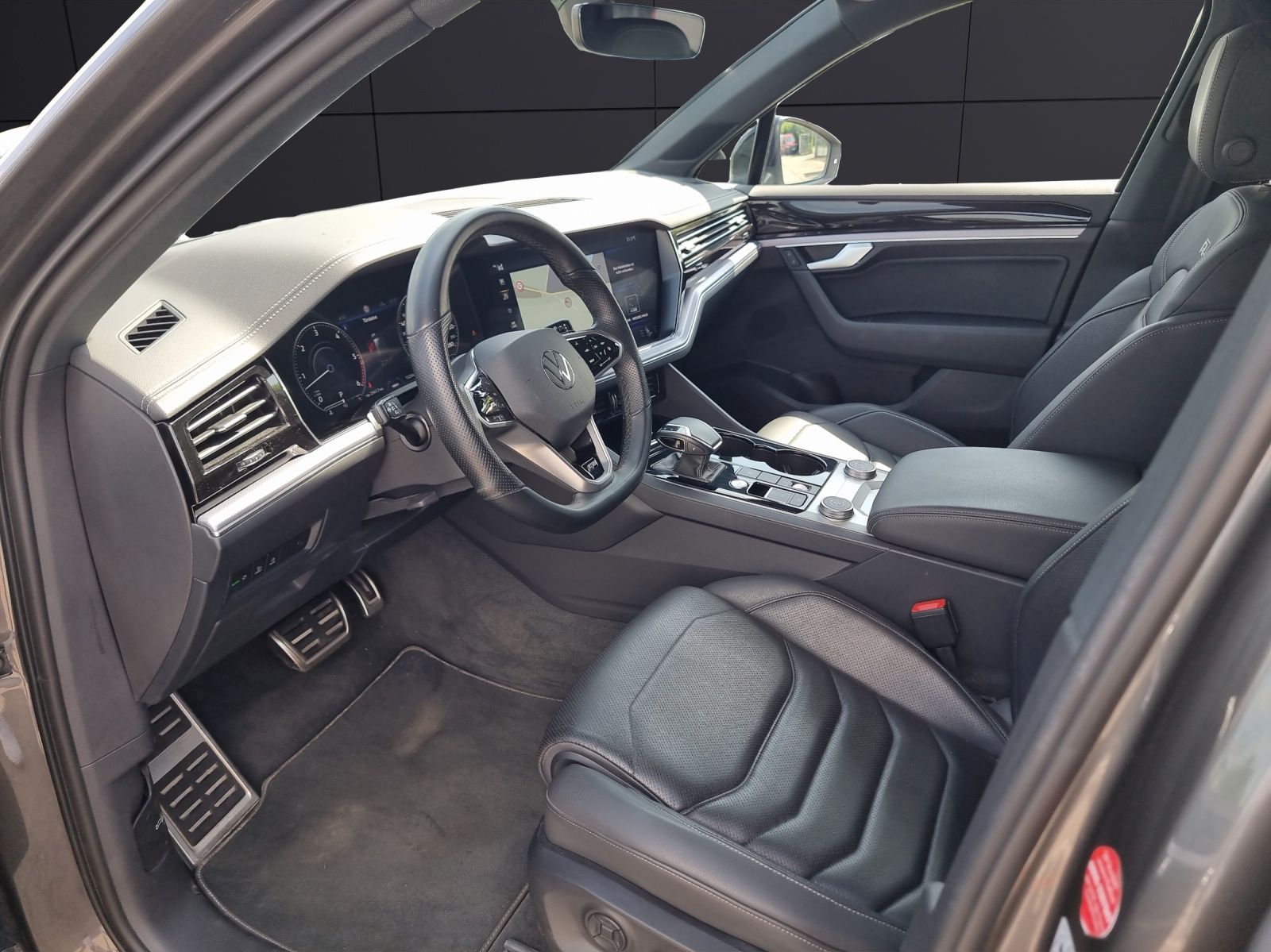 Fahrzeugabbildung Volkswagen Touareg TDI R-Line 4M Matrix STH Luft Pano RFK A