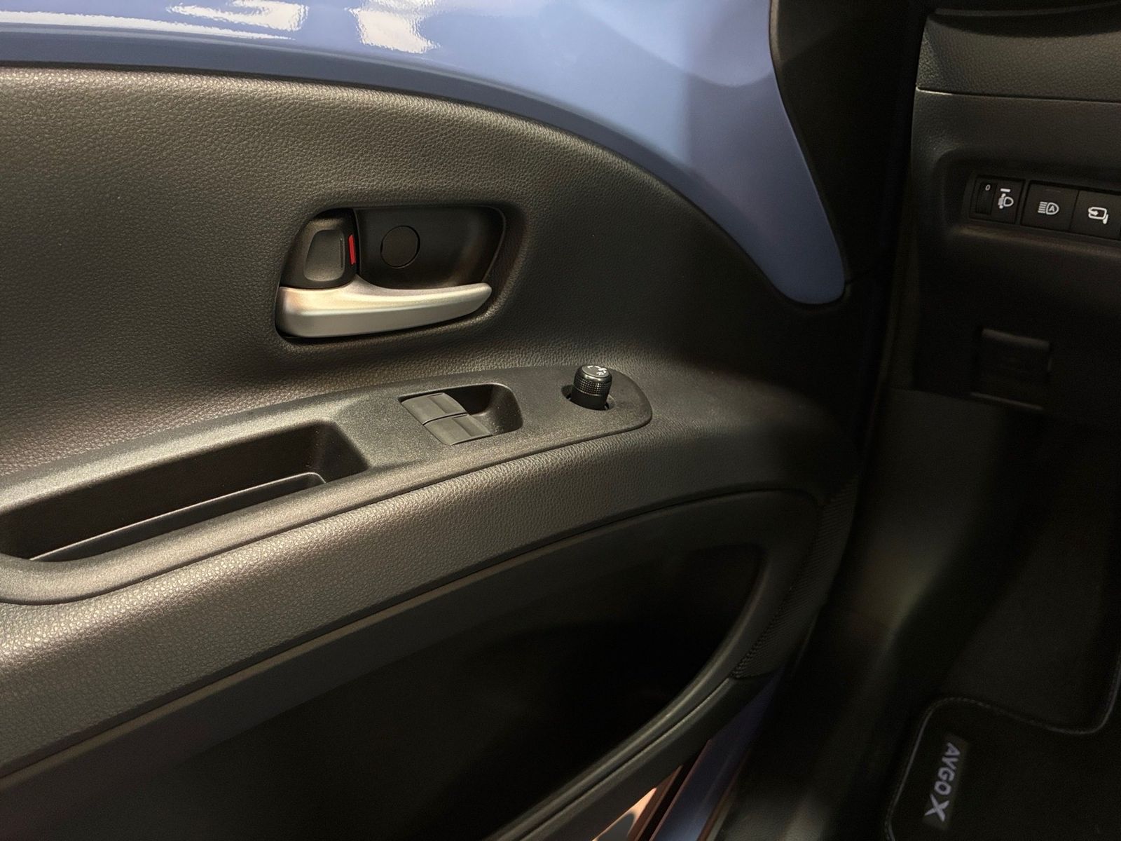 Fahrzeugabbildung Toyota Aygo X Lounge Hybrid Premium Canvas Faltdach +JB