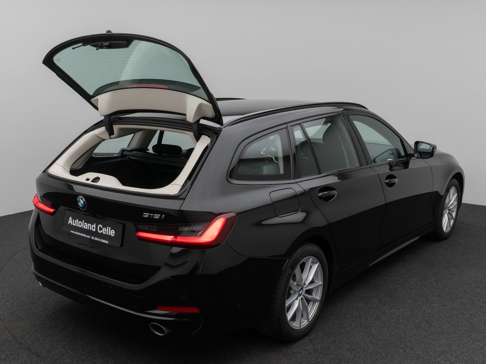 Fahrzeugabbildung BMW 318i Kamera DAB Sportlenkrad CockPit+ Alarm LED