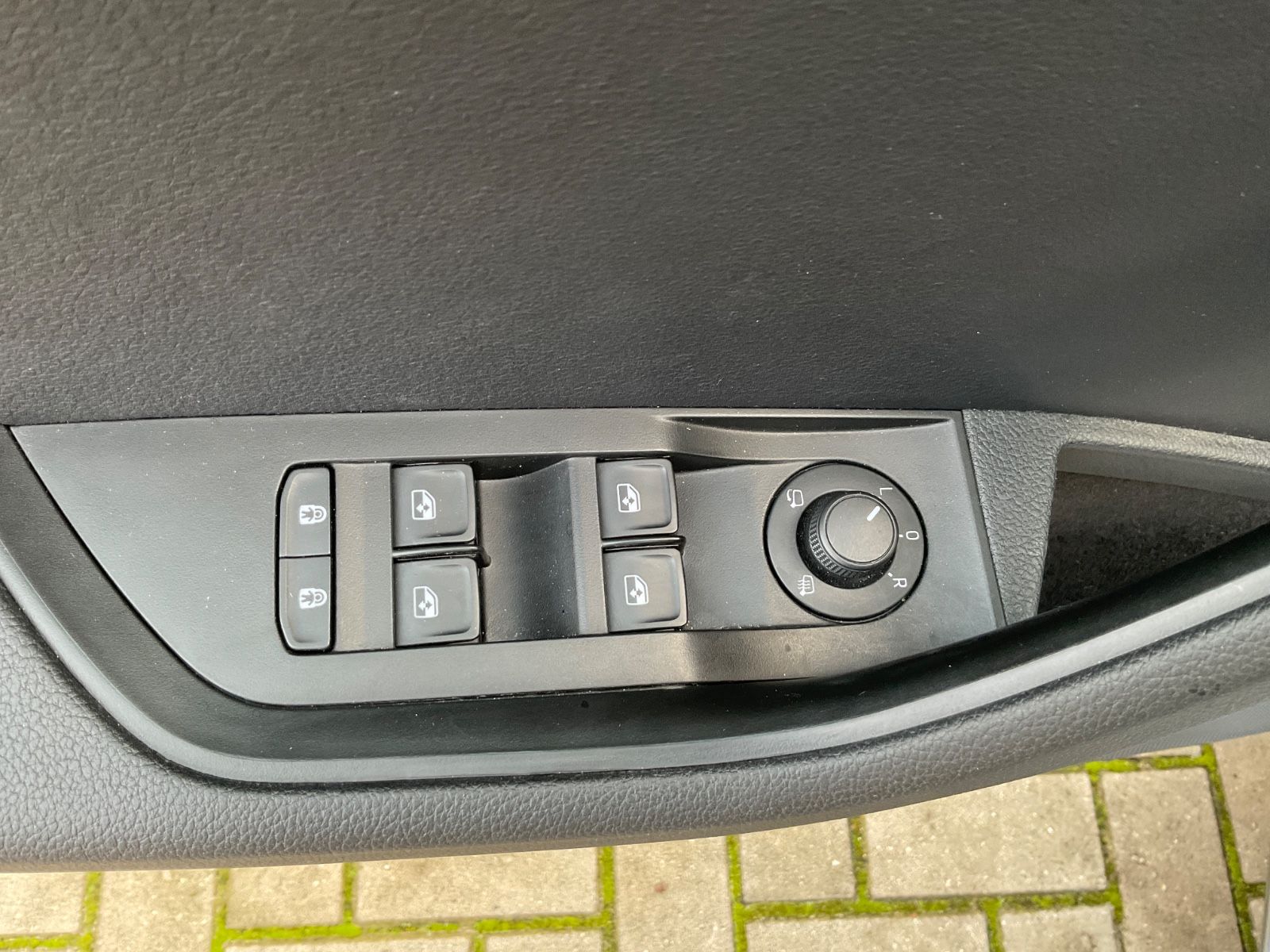 Fahrzeugabbildung SKODA Superb Combi 2.0 TDI DSG,Navi,LED,Kamera,ACC