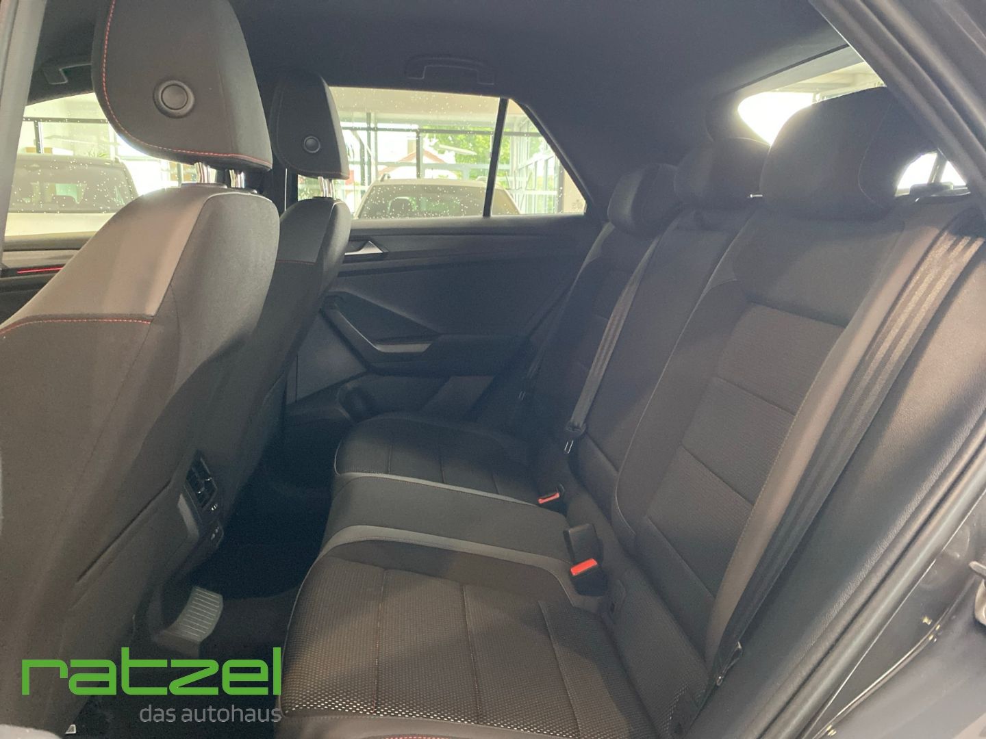 Fahrzeugabbildung Volkswagen T-Roc Sport 1.5 TSI DSG Navi LED Sperrdiff. ACC