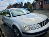 Volkswagen VW Passat AUTOMATIK TÜV 08/26 viel Erneuert - Volkswagen Passat aus 2000: Kombi