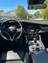 Alfa Romeo Giulia 2.0 Turbo 16V 206kW AT8-Q4 Veloce Veloce - Alfa Romeo Giulia: Limousine