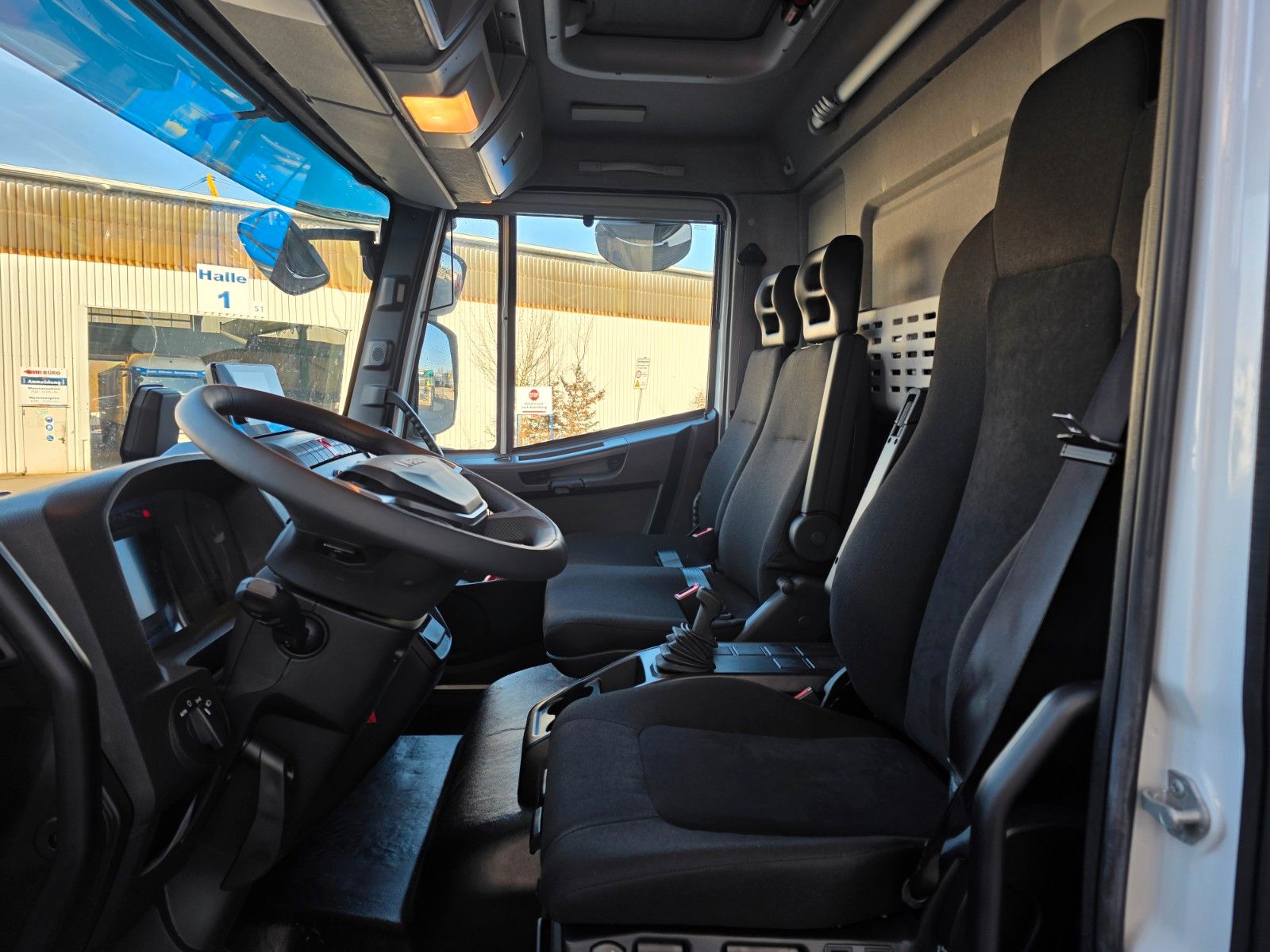 Fahrzeugabbildung Iveco Eurocargo 80E21 Koffer LBW