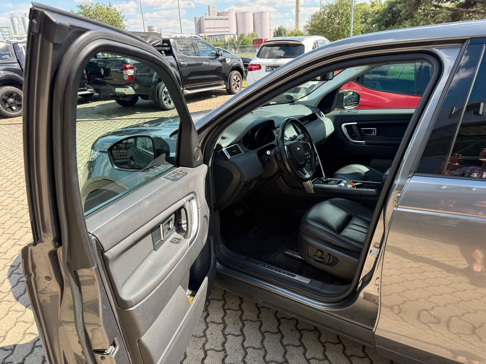 Fahrzeugabbildung Land Rover Discovery Sport 1.Hand / Leder / Allrad / Autom.
