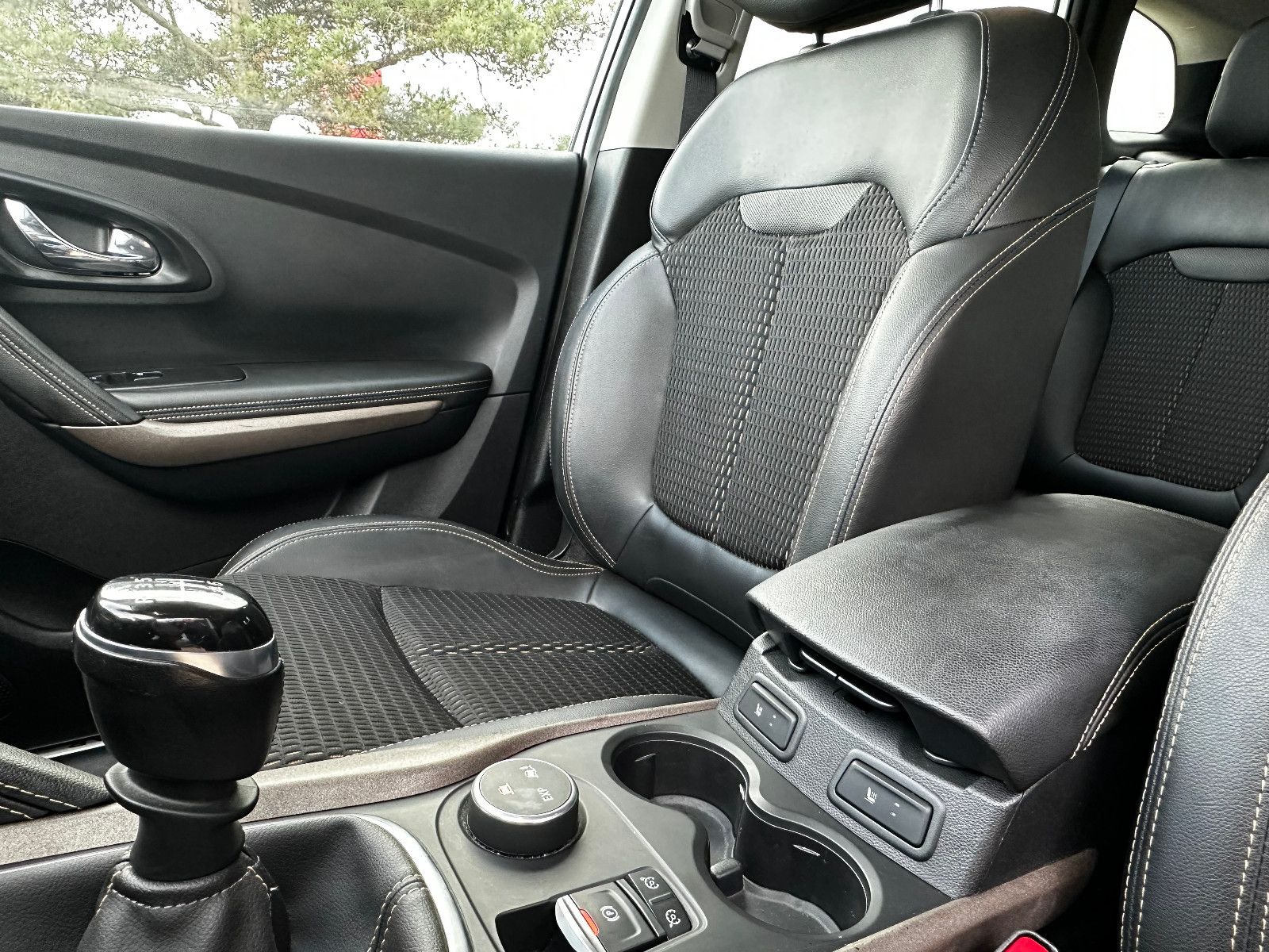 Fahrzeugabbildung Renault Kadjar Teilleder Navi