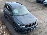 Volkswagen Tiguan R-Line 1.4 TSI eHybrid DSG ACC IQ AHK - Volkswagen Tiguan R mit Hybrid-Antrieb (Benzin/Elektro)